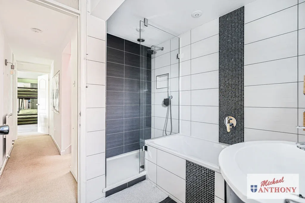 Colesbourne Drive, Downhead Park, MK15, photo 15