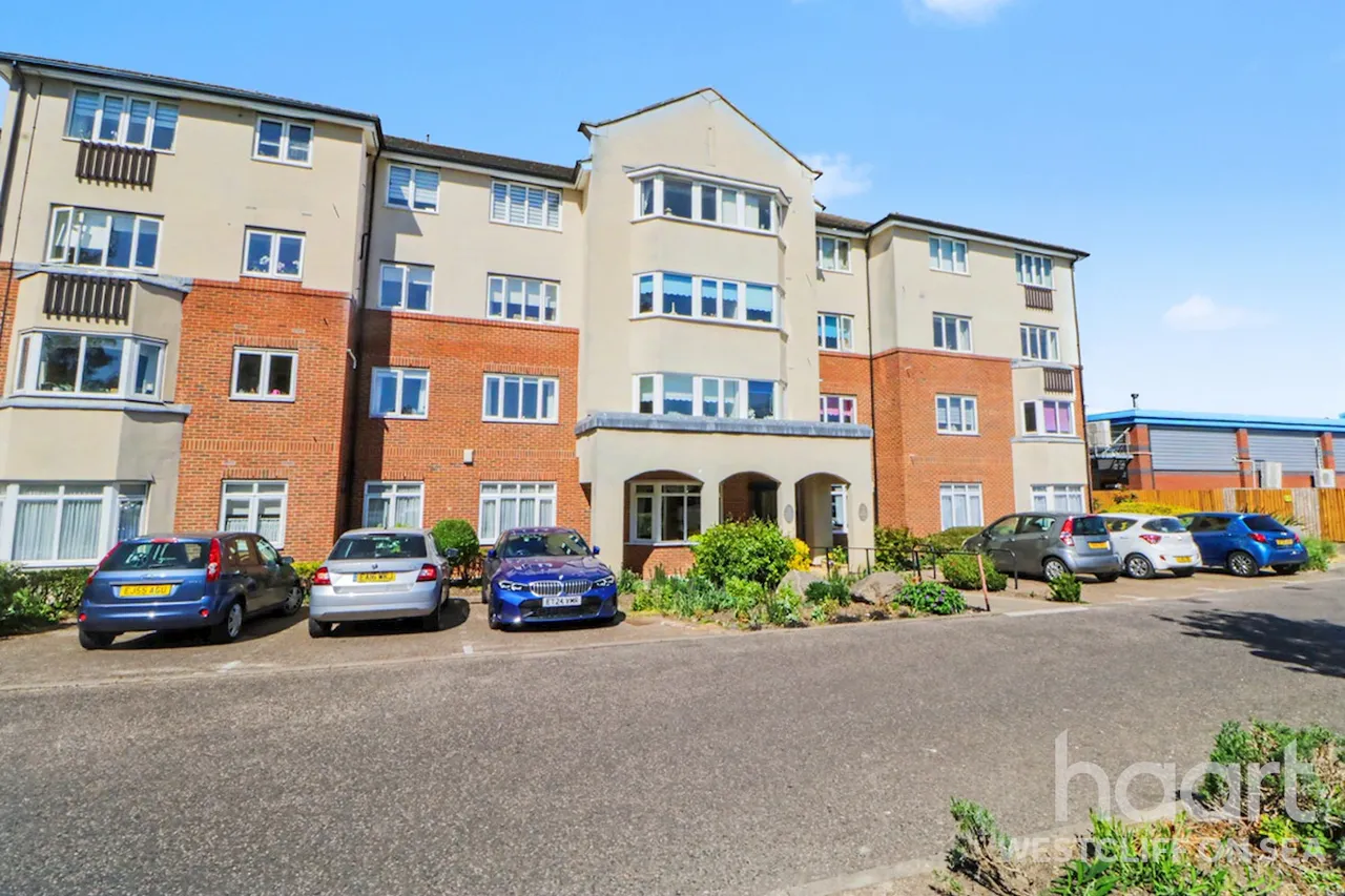 2 bed flat for sale, Crowstone Road, Westcliff-On-Sea, SS0