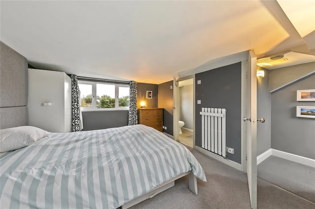 Elizabeth Gardens, Sunbury On Thames, TW16, photo 9