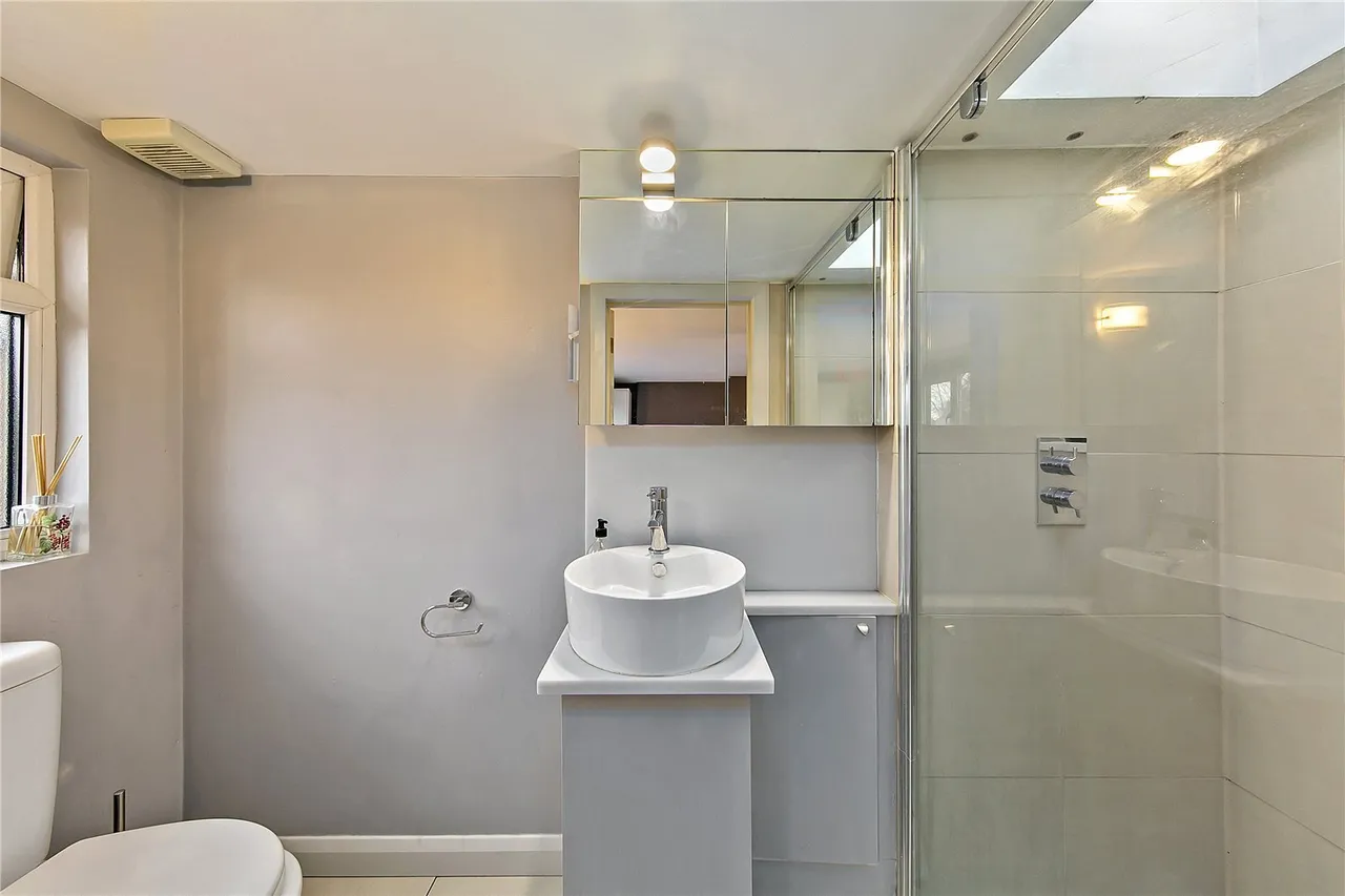 Elizabeth Gardens, Sunbury On Thames, TW16, photo 14