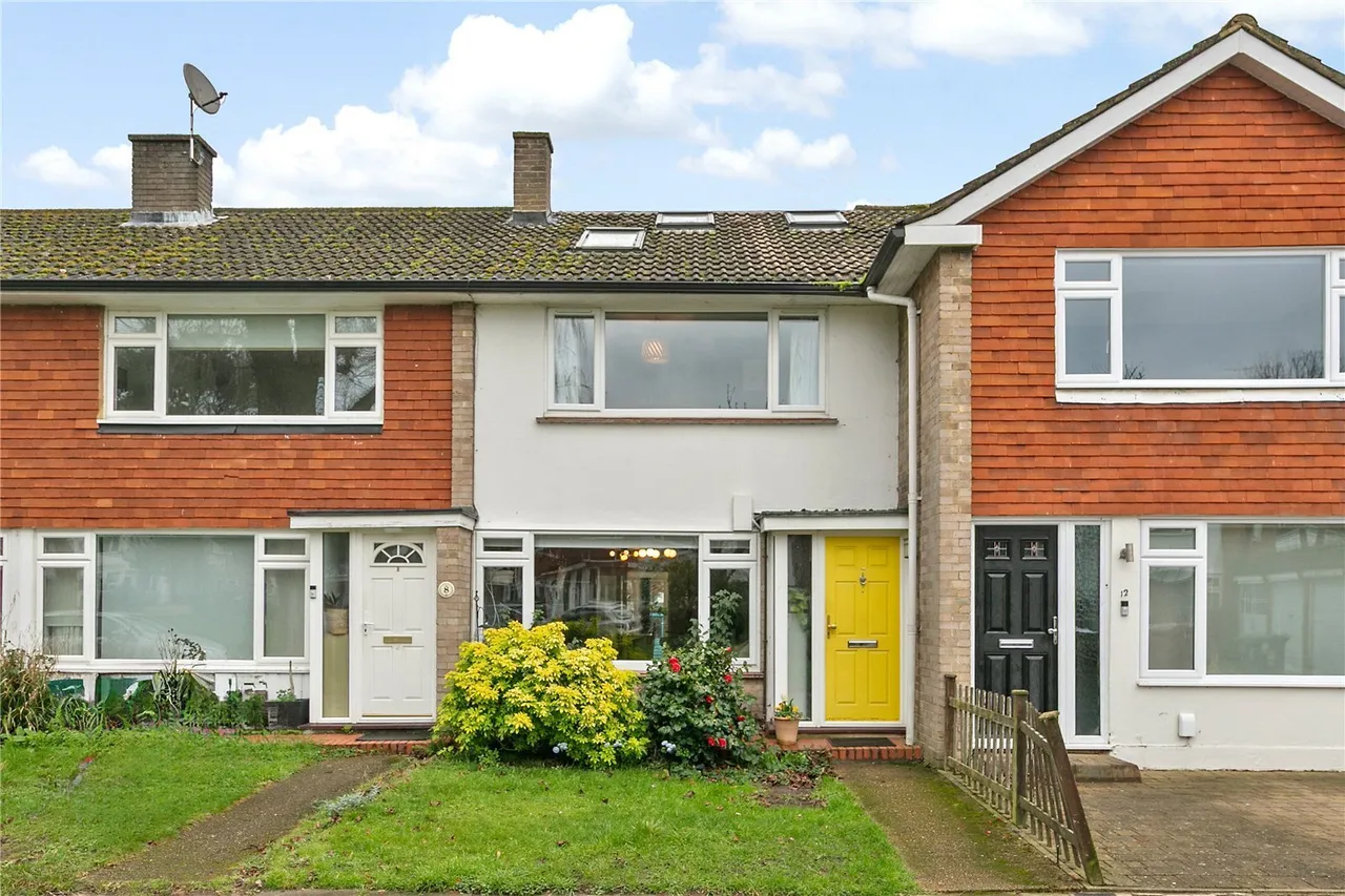 3 bed house for sale, Elizabeth Gardens, Sunbury On Thames, TW16
