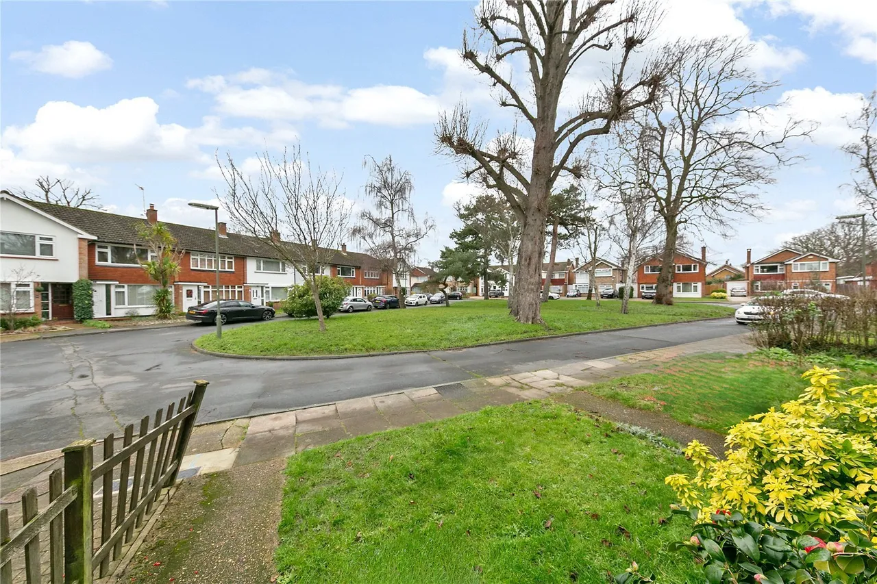 Elizabeth Gardens, Sunbury On Thames, TW16, photo 6