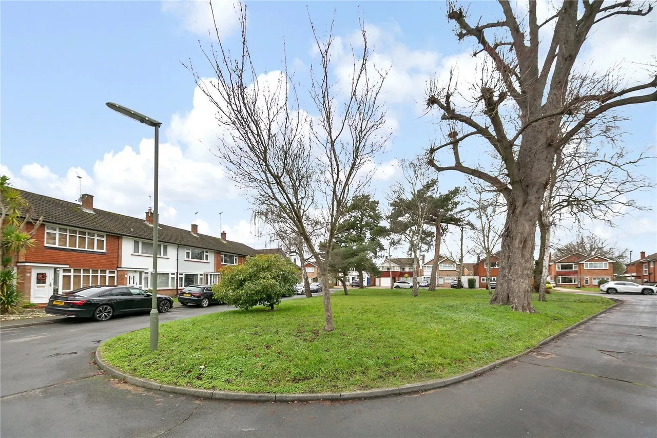 Elizabeth Gardens, Sunbury On Thames, TW16, photo 20