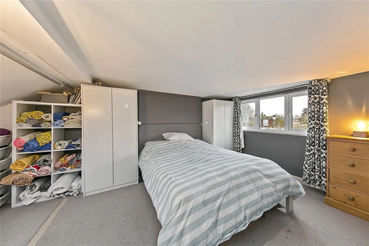 Elizabeth Gardens, Sunbury On Thames, TW16, photo 10
