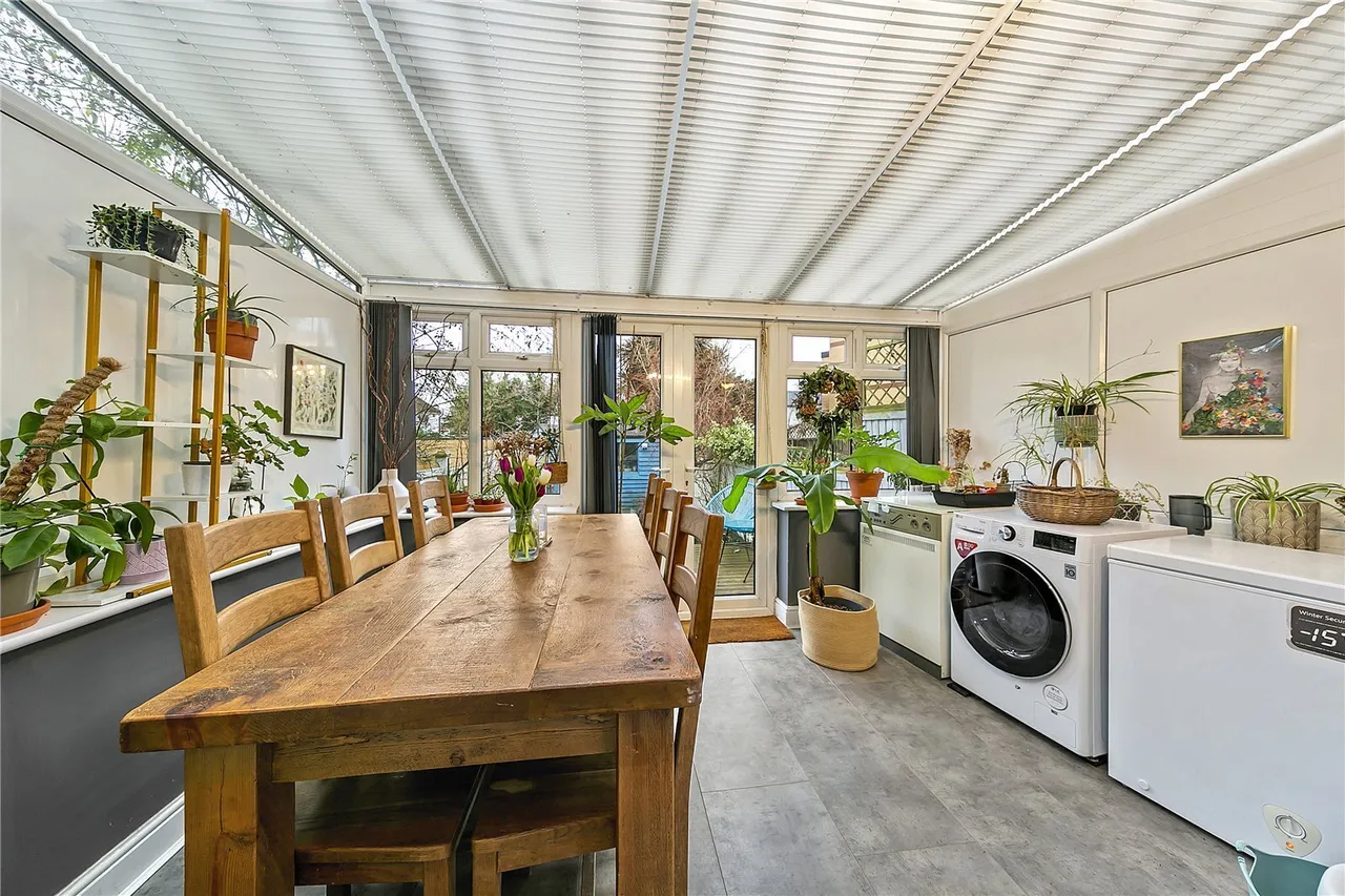 Elizabeth Gardens, Sunbury On Thames, TW16, photo 3