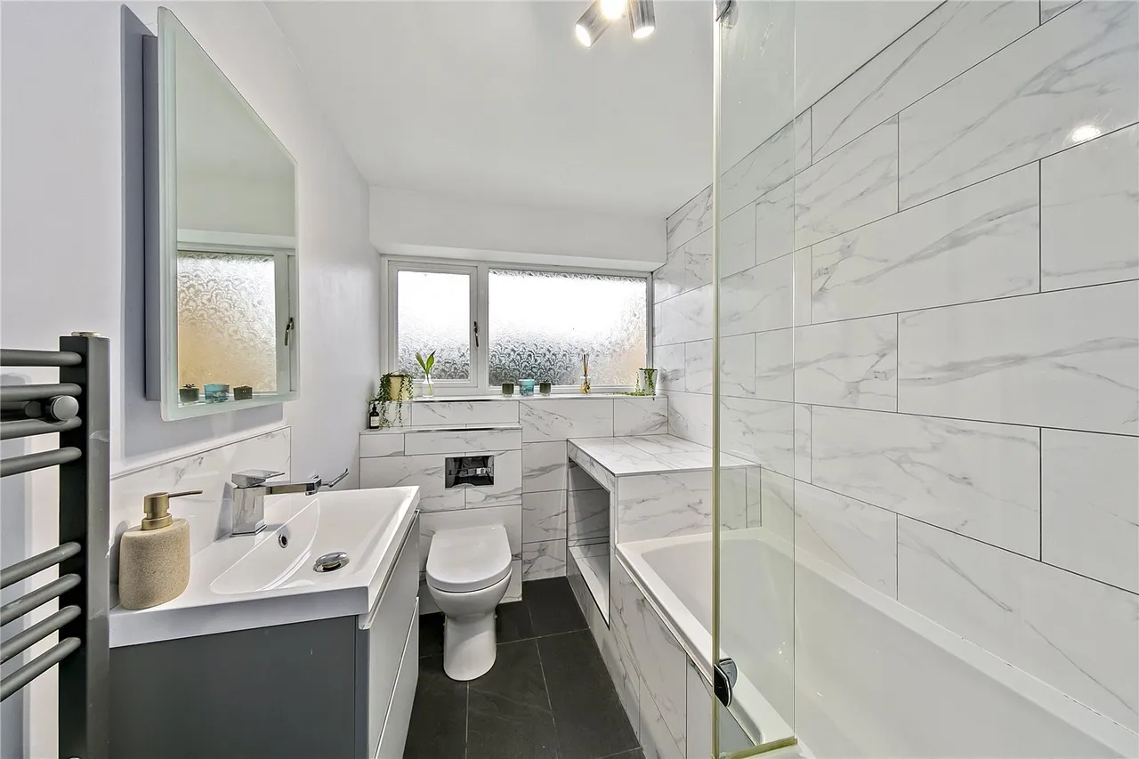 Elizabeth Gardens, Sunbury On Thames, TW16, photo 13