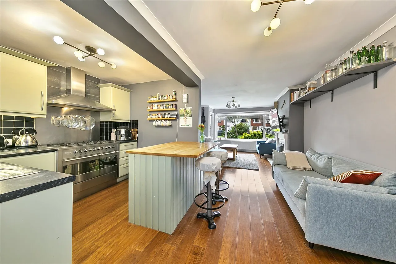 Elizabeth Gardens, Sunbury On Thames, TW16, photo 4