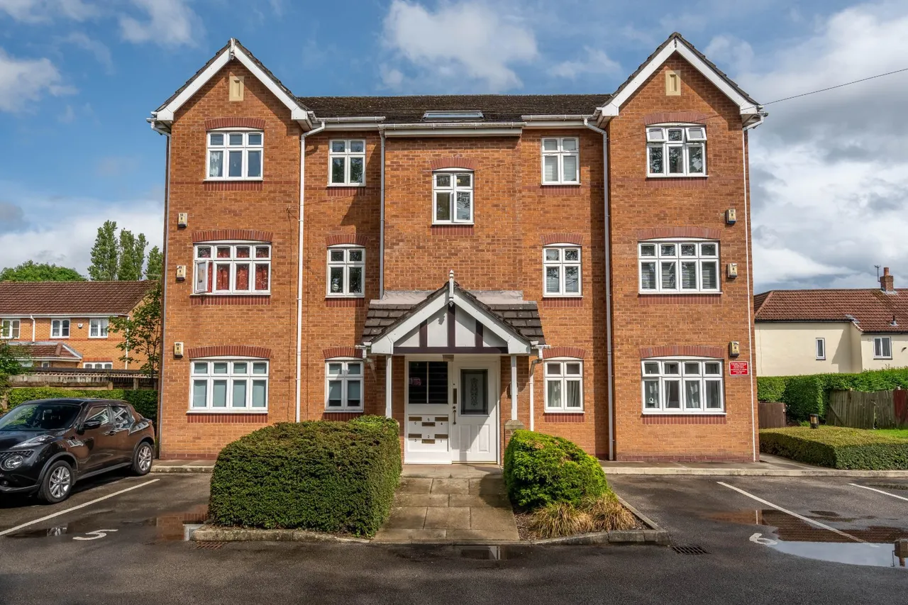 2 bed flat to rent, Porlock Road, Baguley, M23