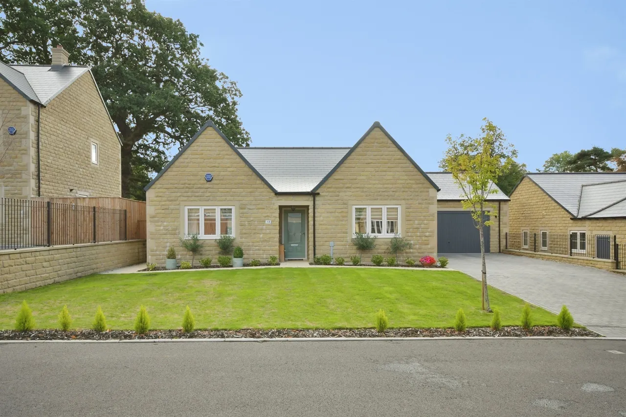 3 bed house for sale — Palatine Gardens, Matlock
