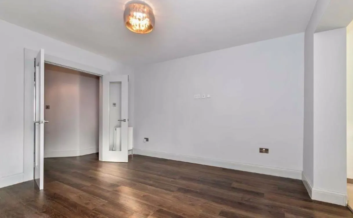 Goodwyn Avenue, Mill Hill, NW7, London, photo 3