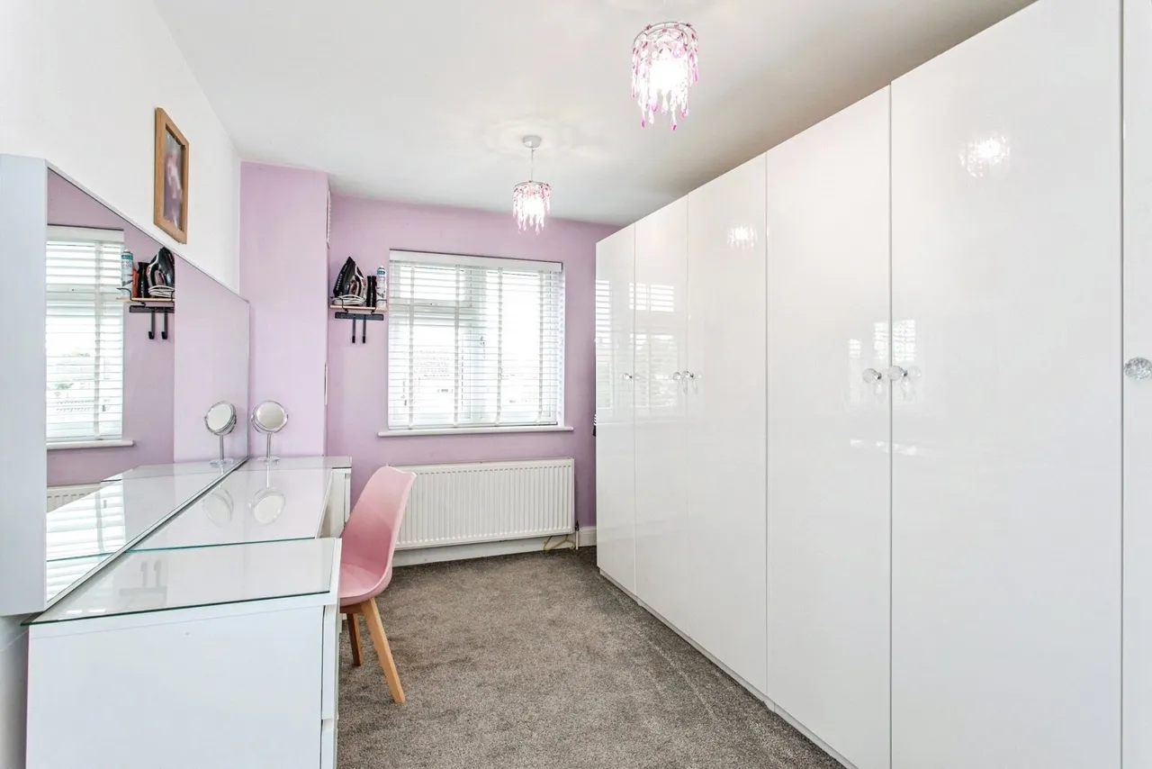 Sutton Court Drive, ROCHFORD, Essex, SS4, photo 12