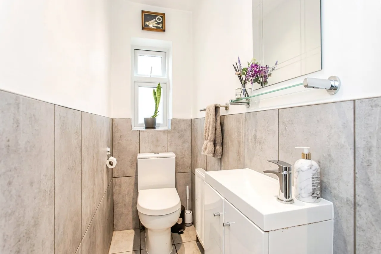 Sutton Court Drive, ROCHFORD, Essex, SS4, photo 13
