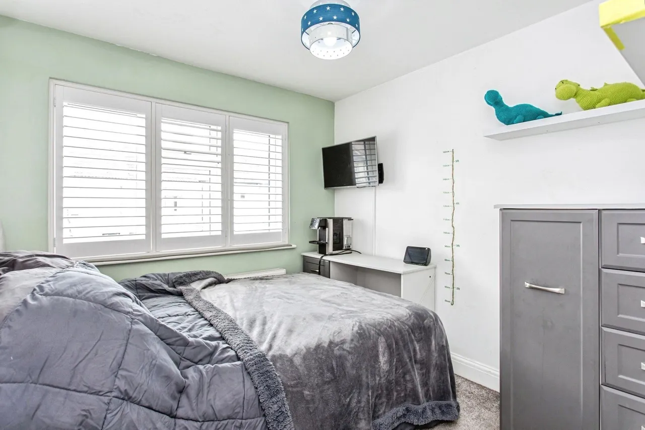 Sutton Court Drive, ROCHFORD, Essex, SS4, photo 9