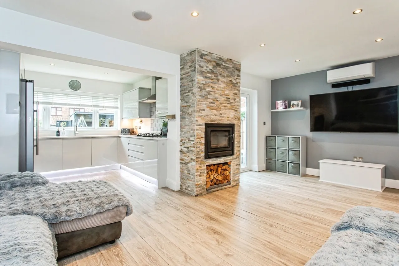 Sutton Court Drive, ROCHFORD, Essex, SS4, photo 3