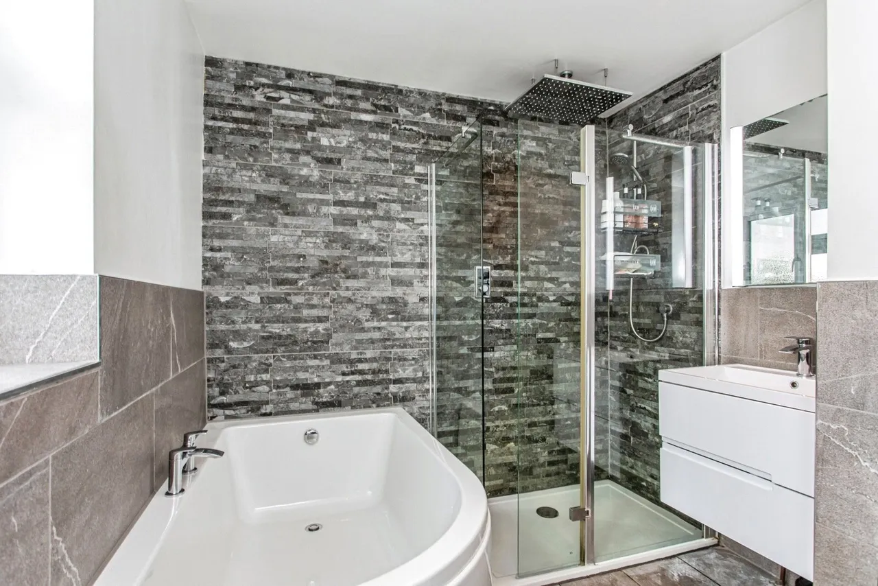Sutton Court Drive, ROCHFORD, Essex, SS4, photo 8