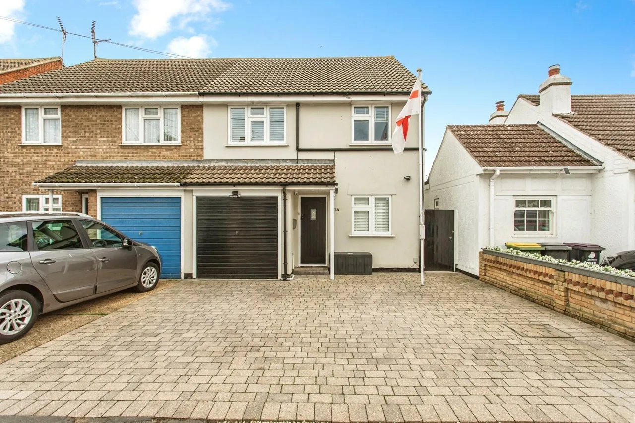 4 bed house for sale — Sutton Court Drive, ROCHFORD, Essex, SS4