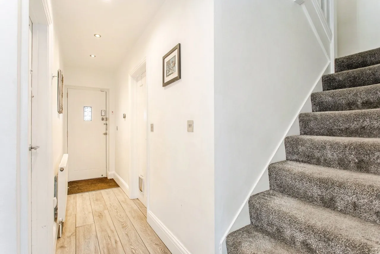 Sutton Court Drive, ROCHFORD, Essex, SS4, photo 2