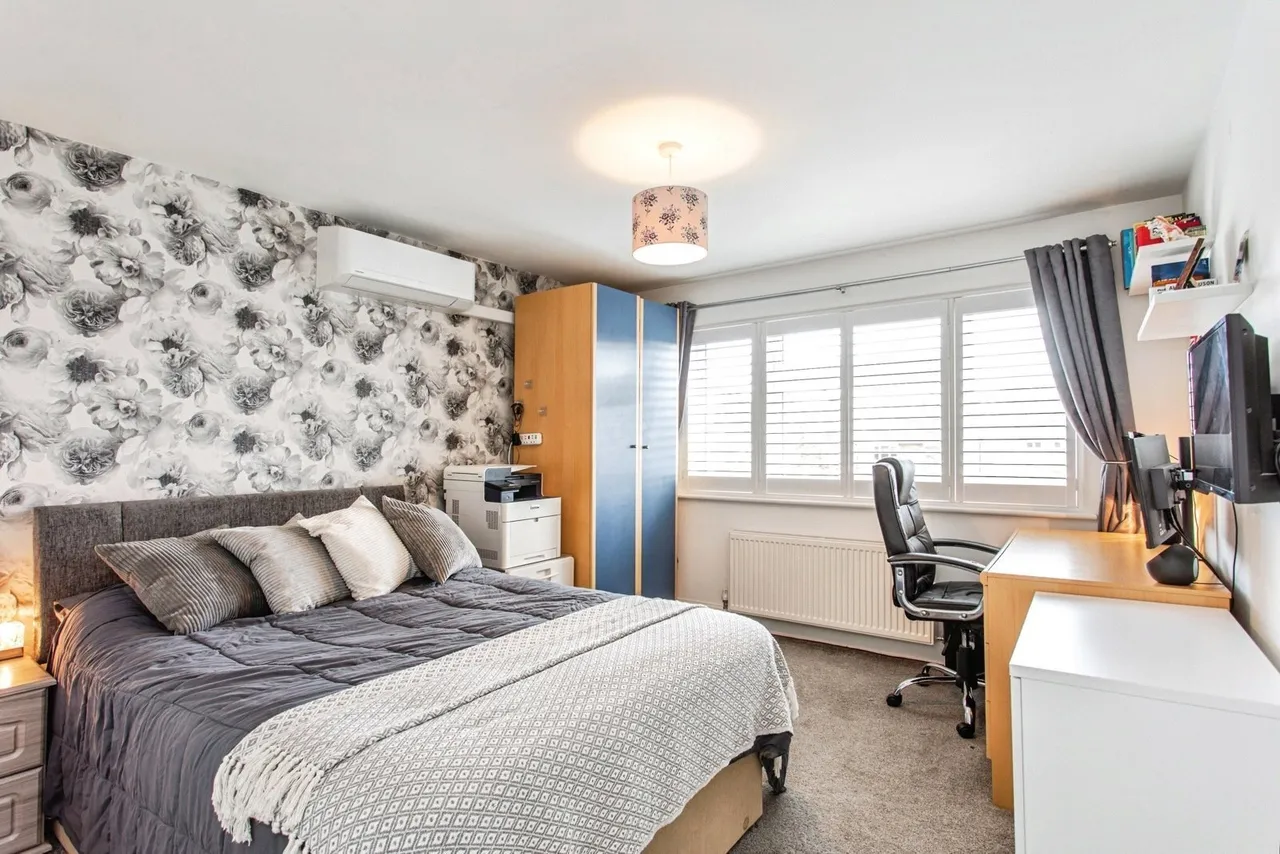 Sutton Court Drive, ROCHFORD, Essex, SS4, photo 7