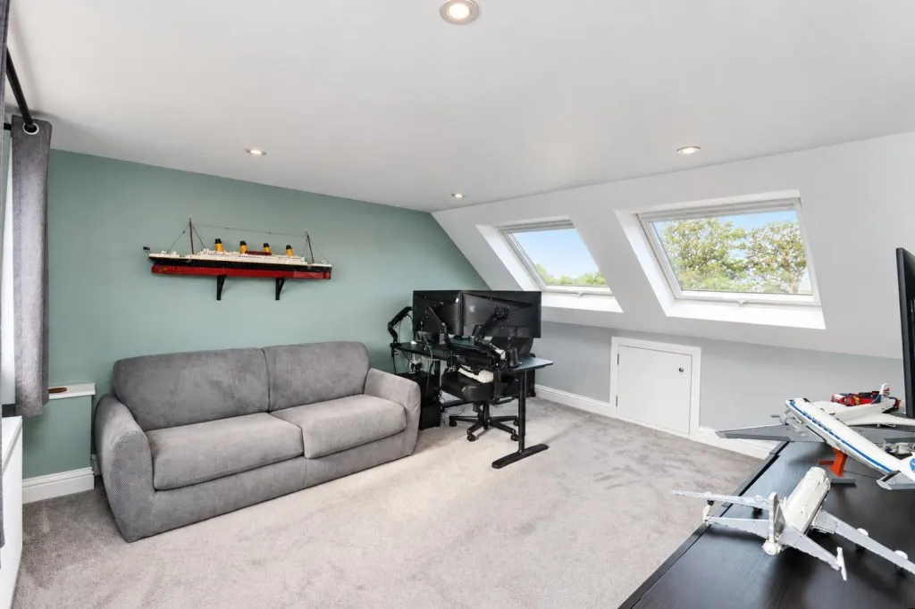 Lama Place, Church Crookham, photo 14
