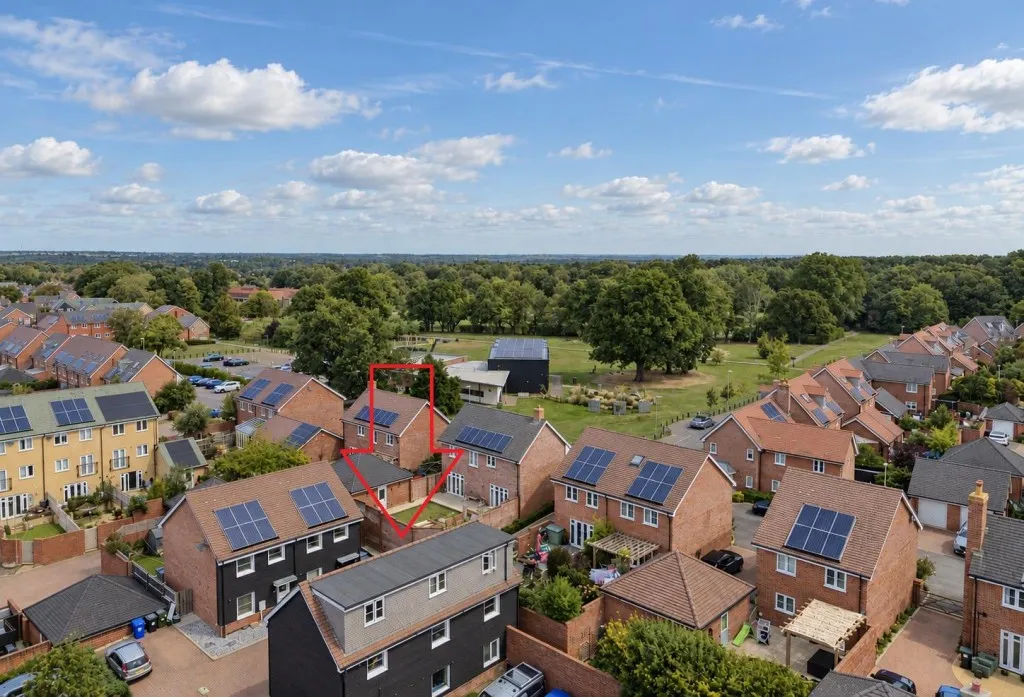 Lama Place, Church Crookham, photo 17