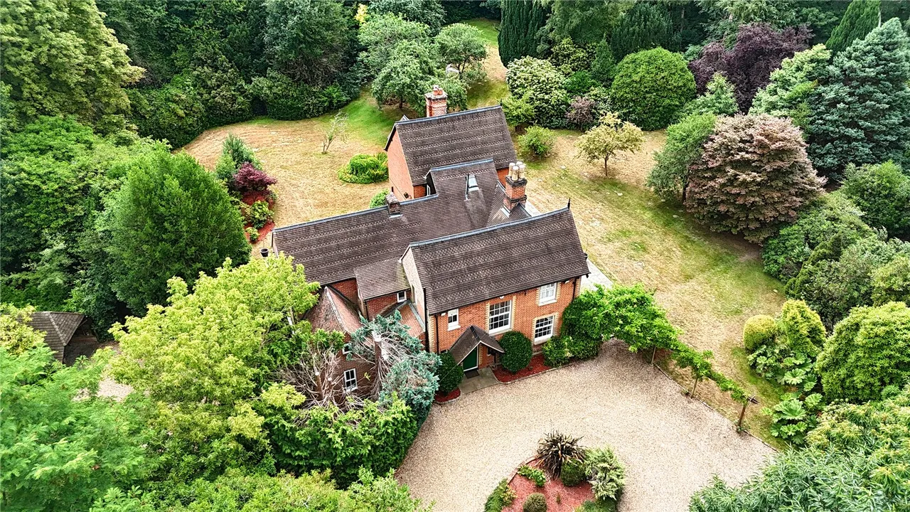 7 bed house for sale — Deepcut Bridge Road, Deepcut, Camberley, Surrey, GU16 6RQ
