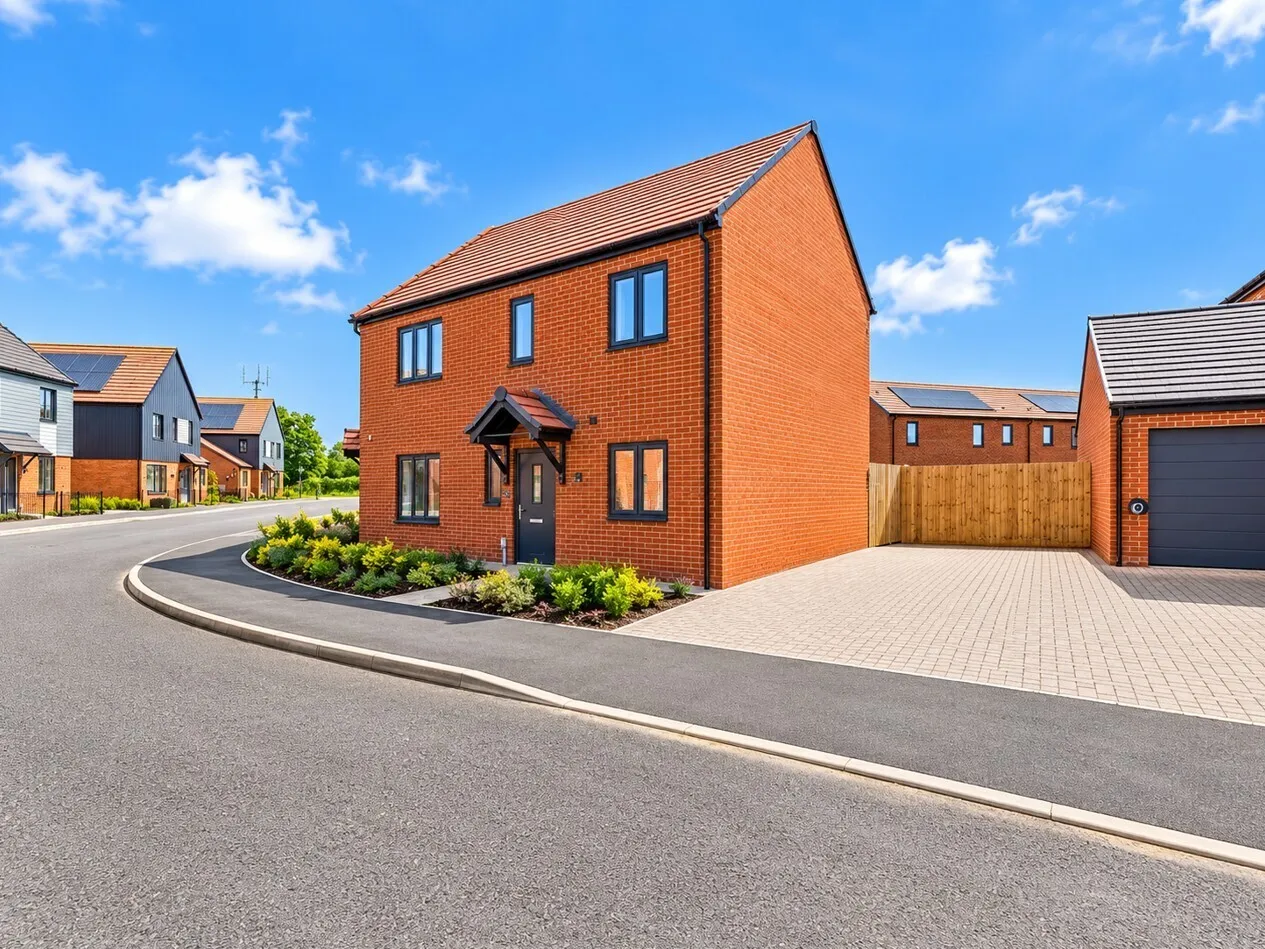 3 bed house for sale, Peacock Drive, Bradwell, NR31