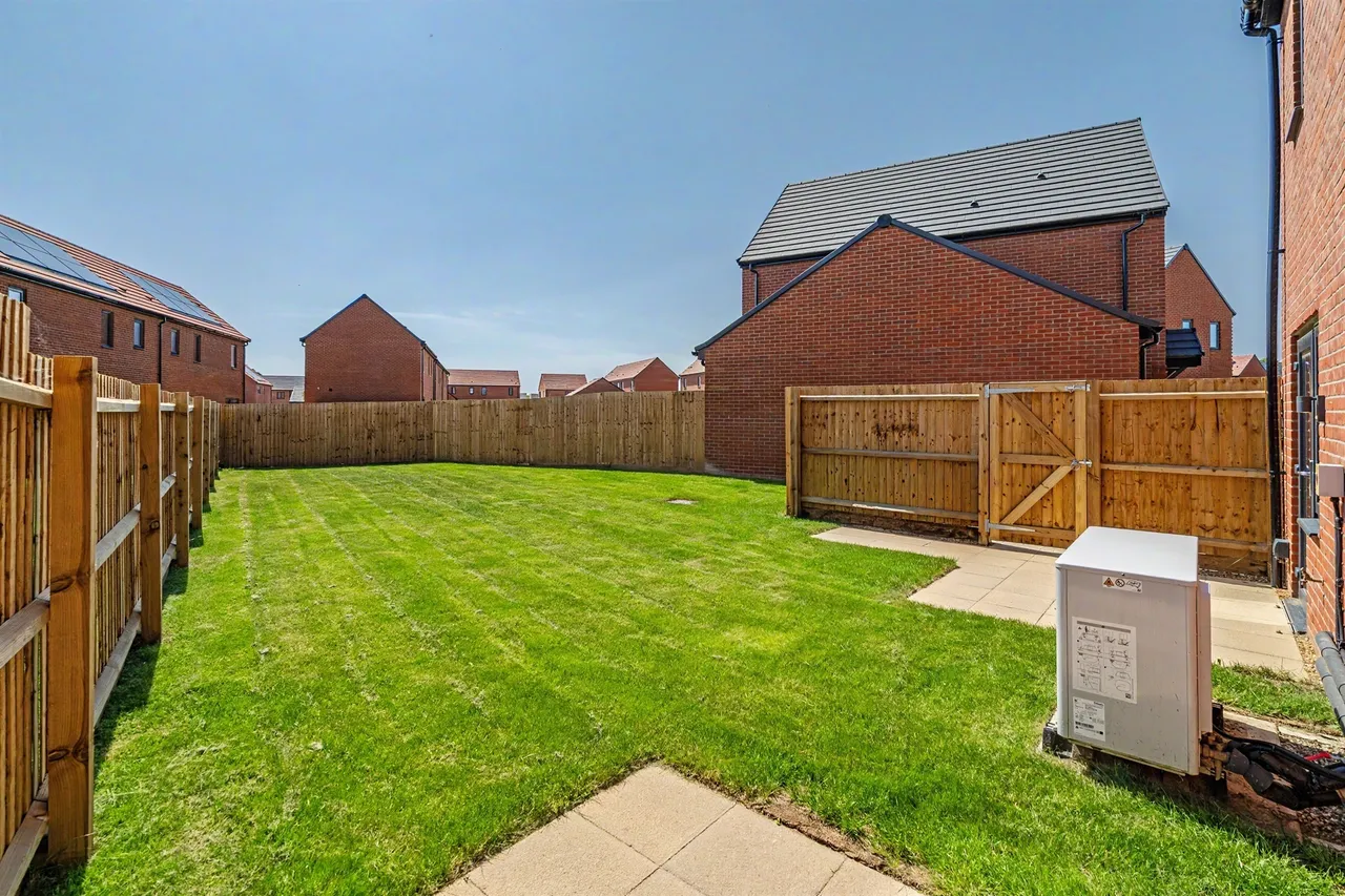 Peacock Drive, Bradwell, NR31, photo 18