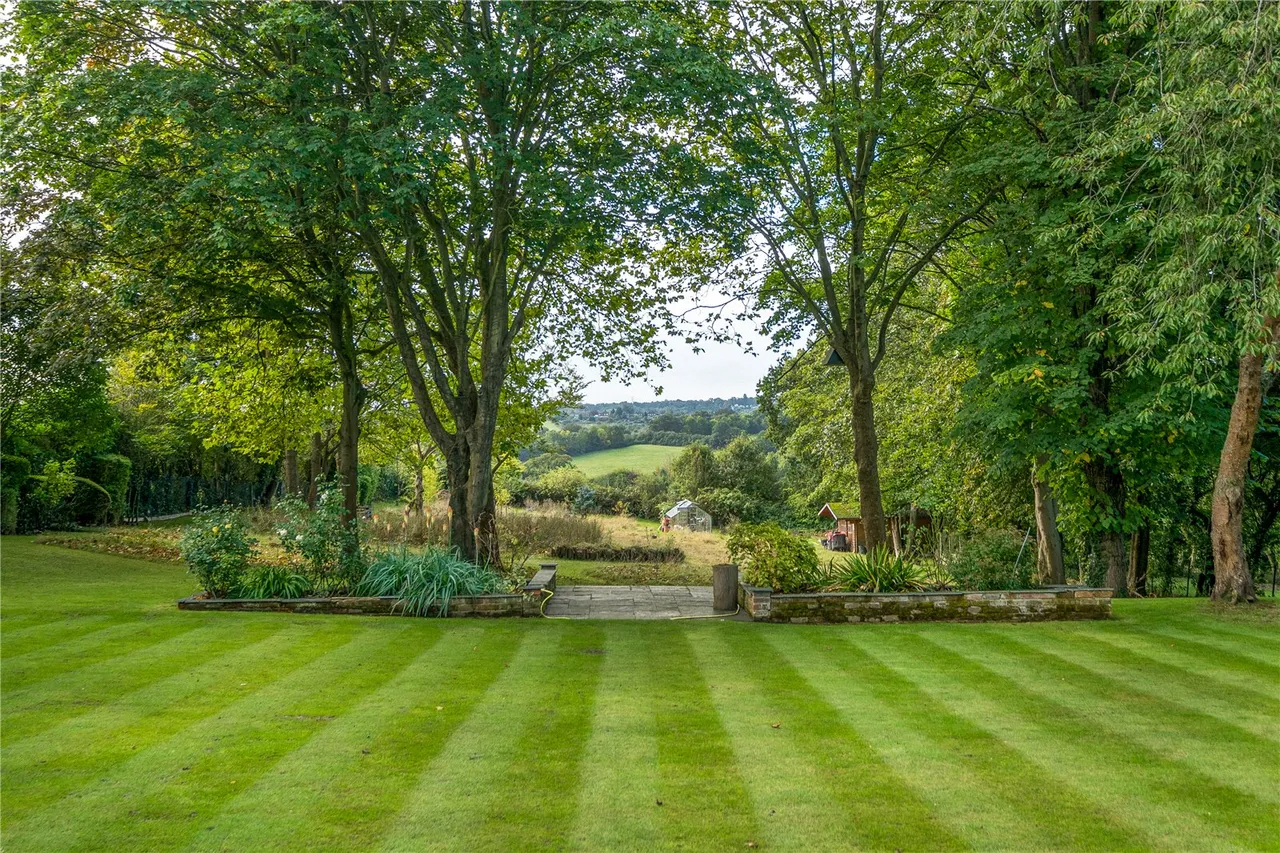 The Ridgeway, Cuffley, Hertfordshire, EN6 4BB, photo 4