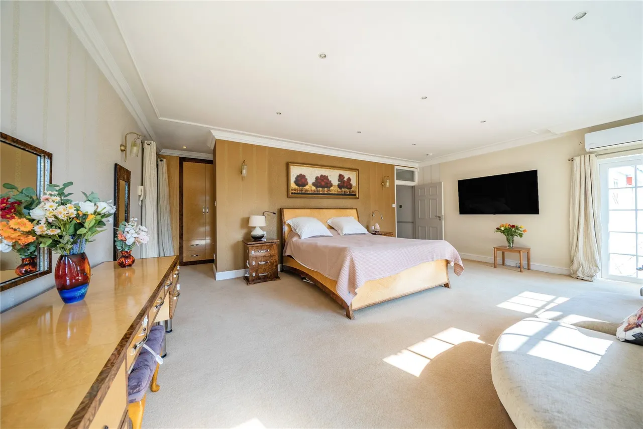 The Ridgeway, Cuffley, Hertfordshire, EN6 4BB, photo 13