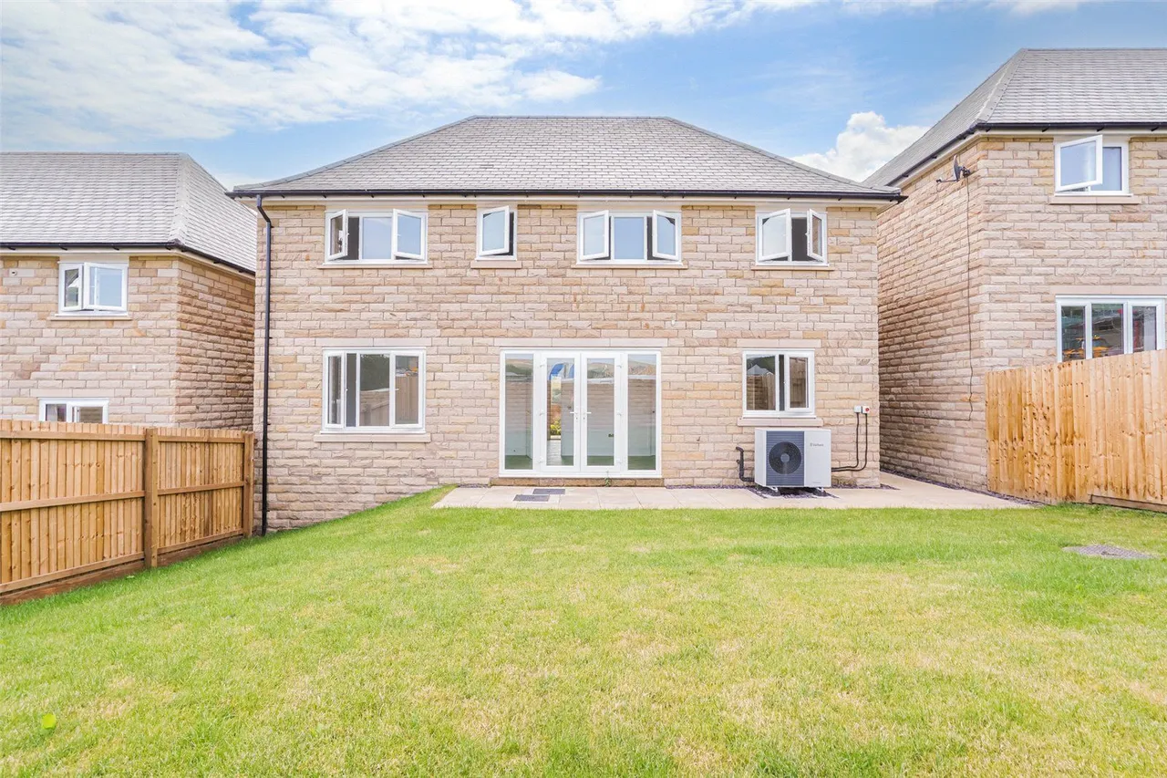 Huddersfield Road, Diggle, OL3, photo 2