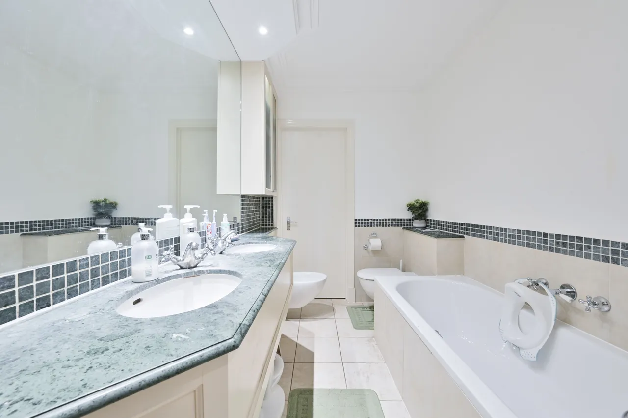 22A Farm Street, London, photo 12