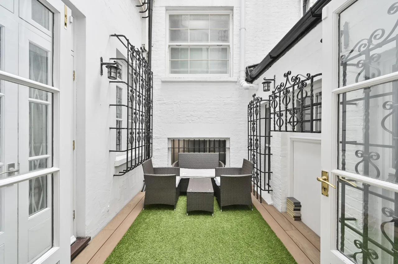 22A Farm Street, London, photo 3