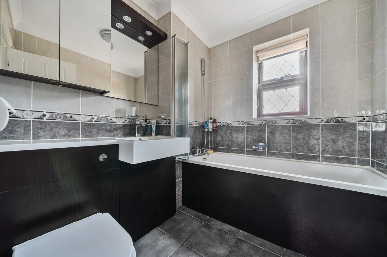 Beaton Close, Kent, DA9, photo 7