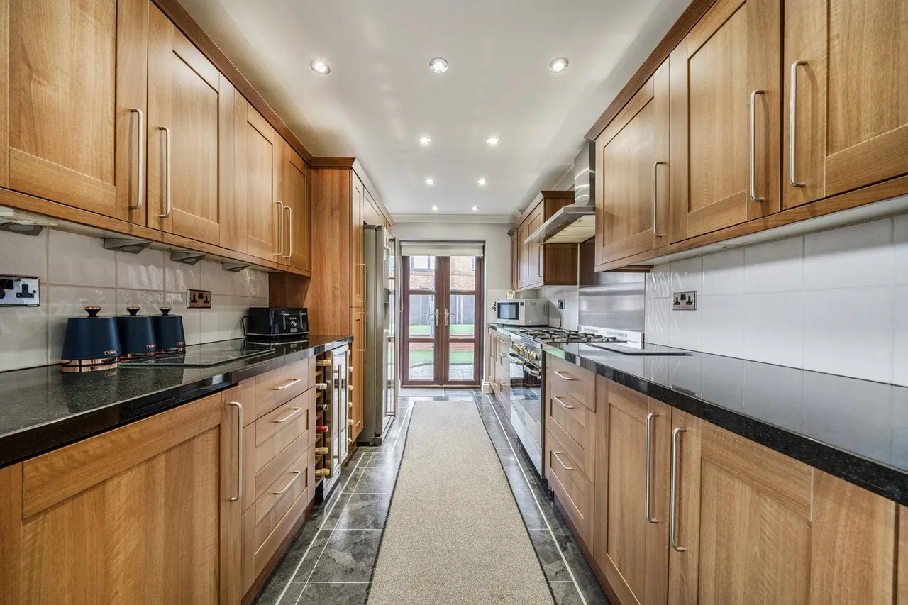 Beaton Close, Kent, DA9, photo 4