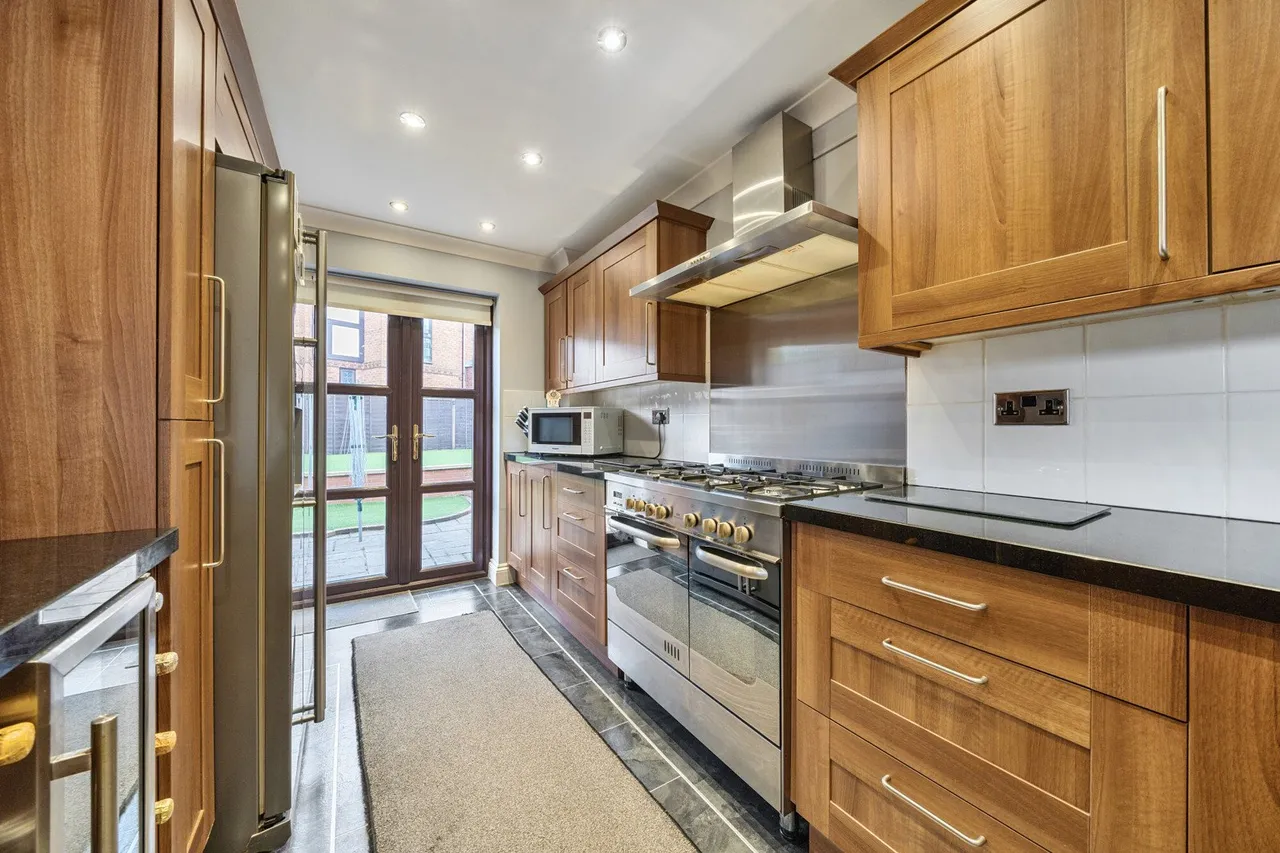 Beaton Close, Kent, DA9, photo 13