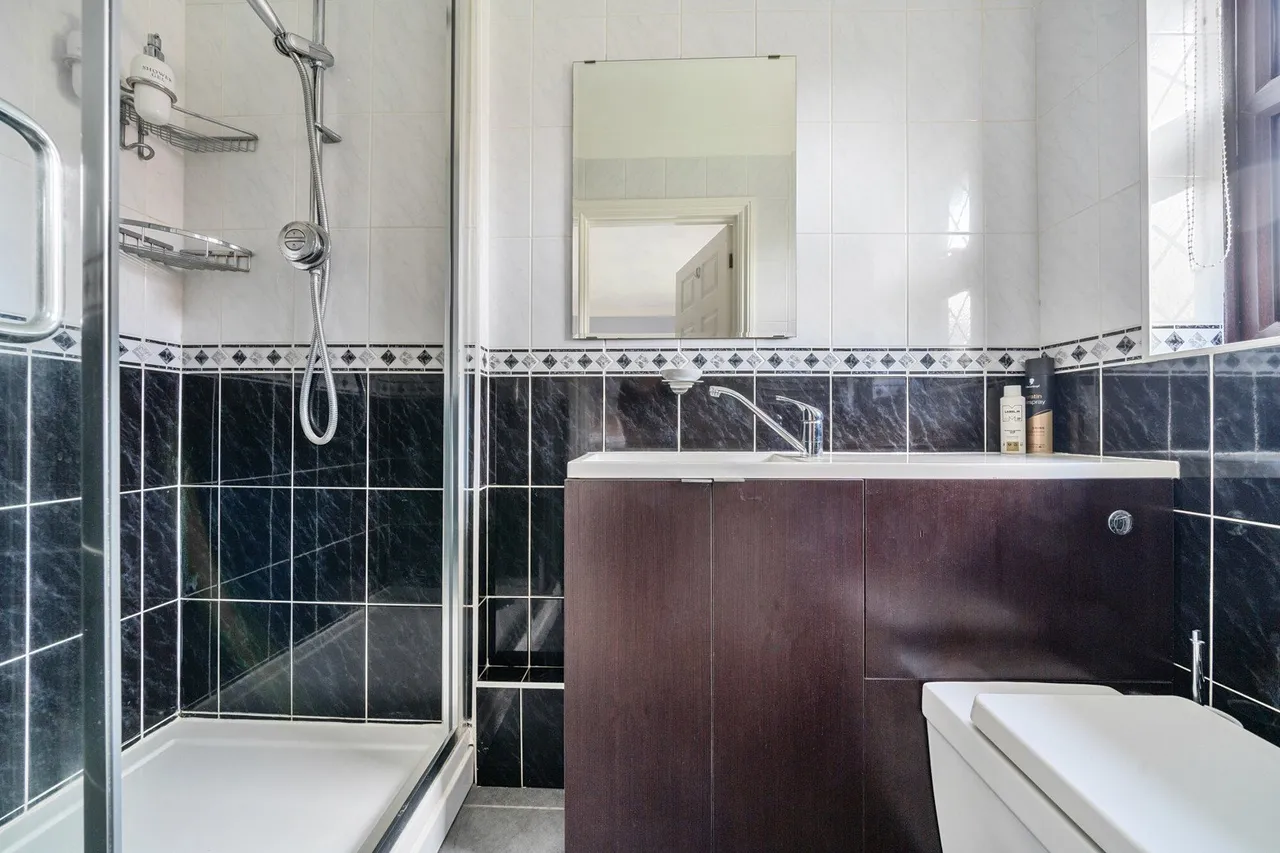 Beaton Close, Kent, DA9, photo 17