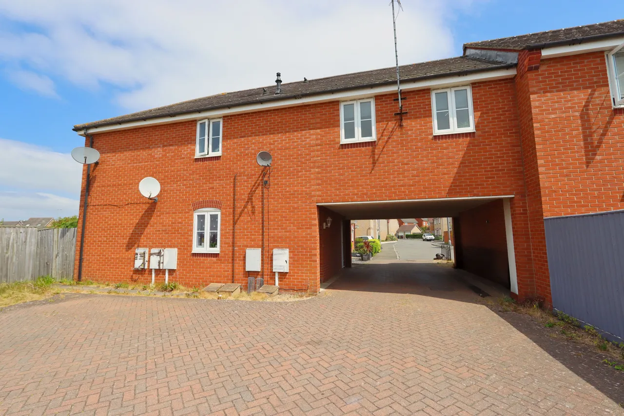 2 bed flat for sale — Hatfield Close, Corby, NN18
