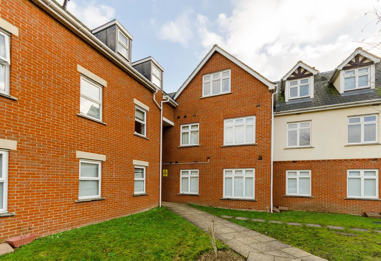 Woking, GU21, photo 6