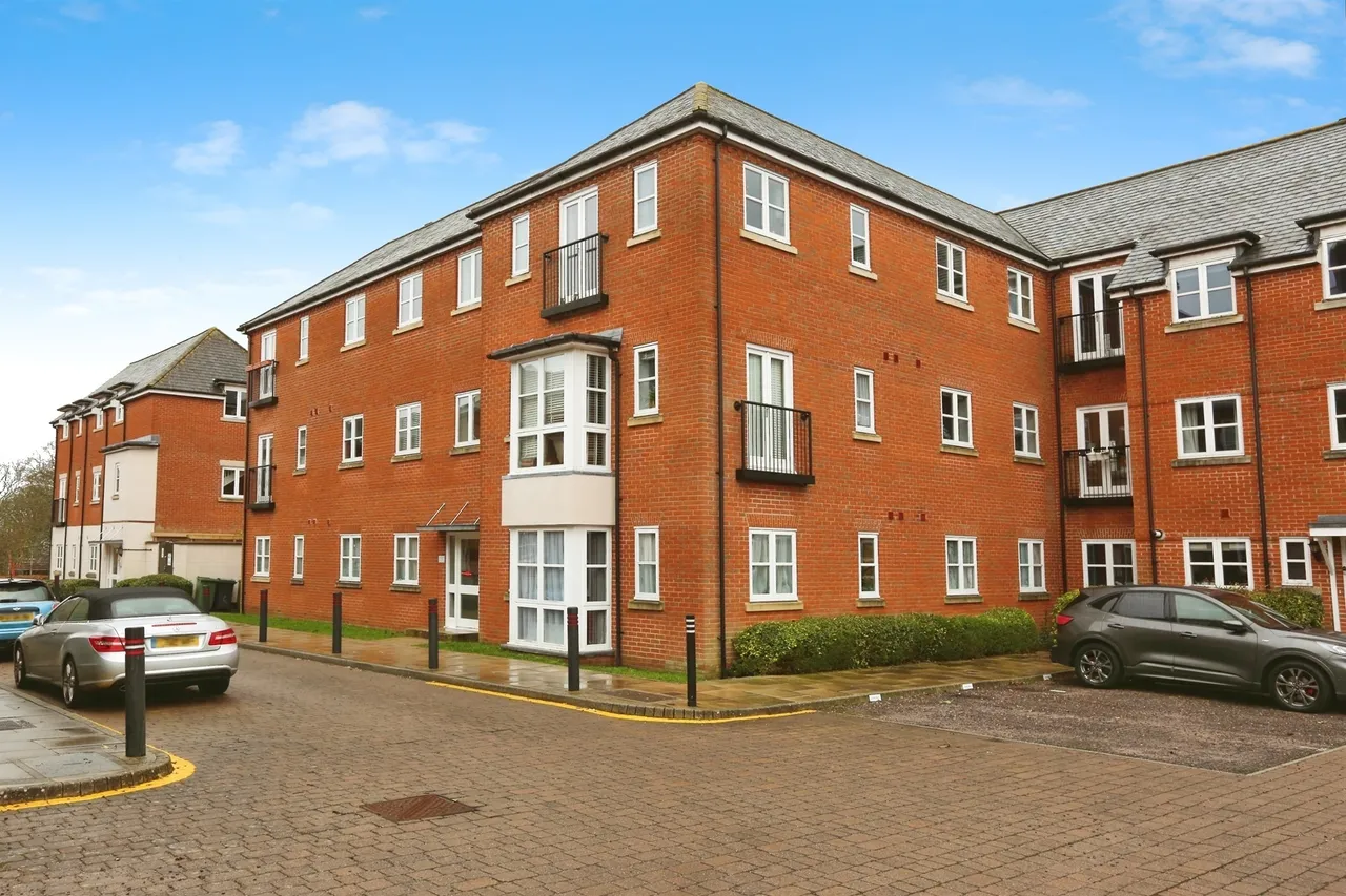 2 bed flat for sale, Consort Mews, Knowle, PO17