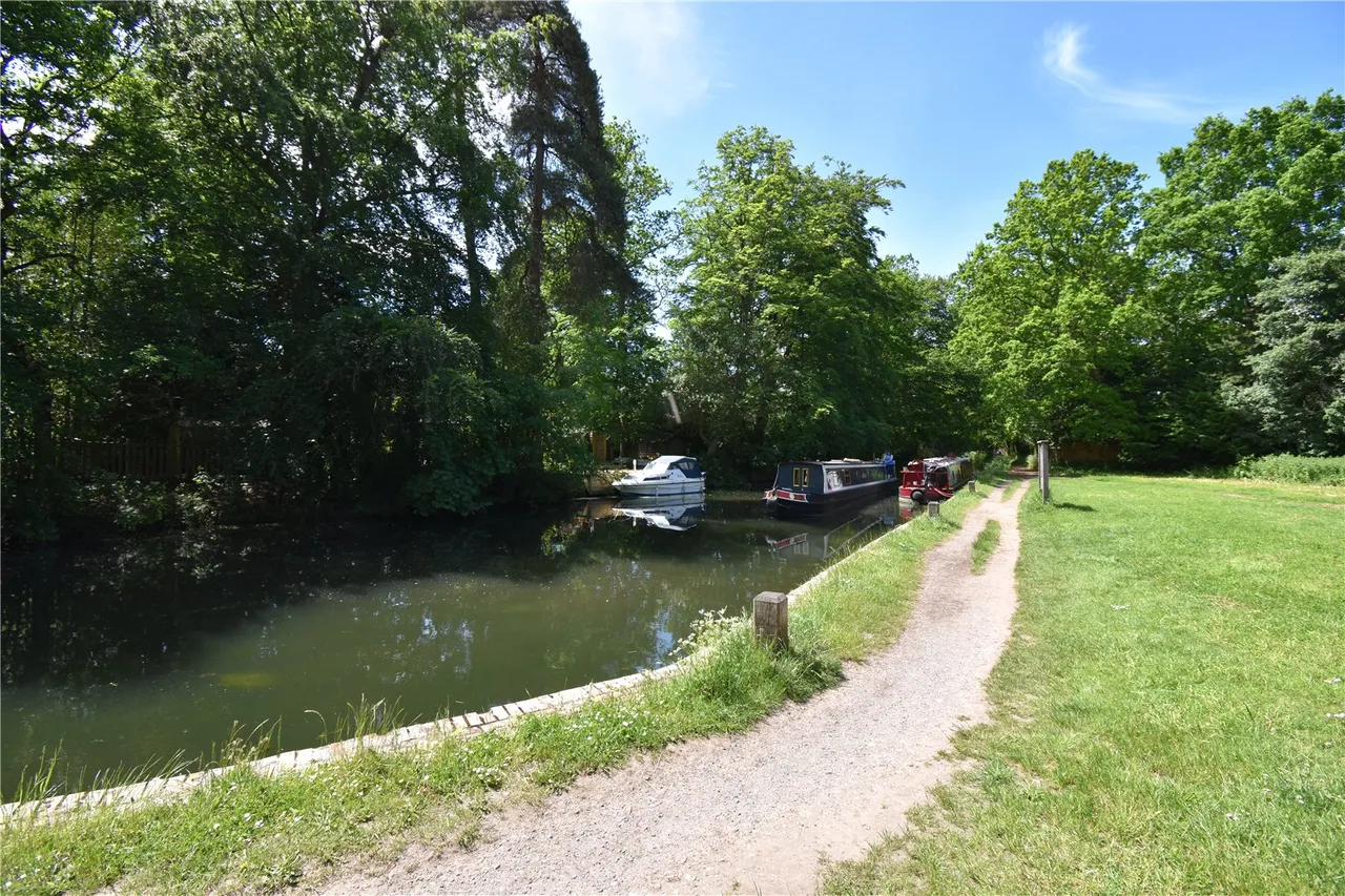 Fleet Road, Fleet, Hampshire, GU51 4BE, photo 8