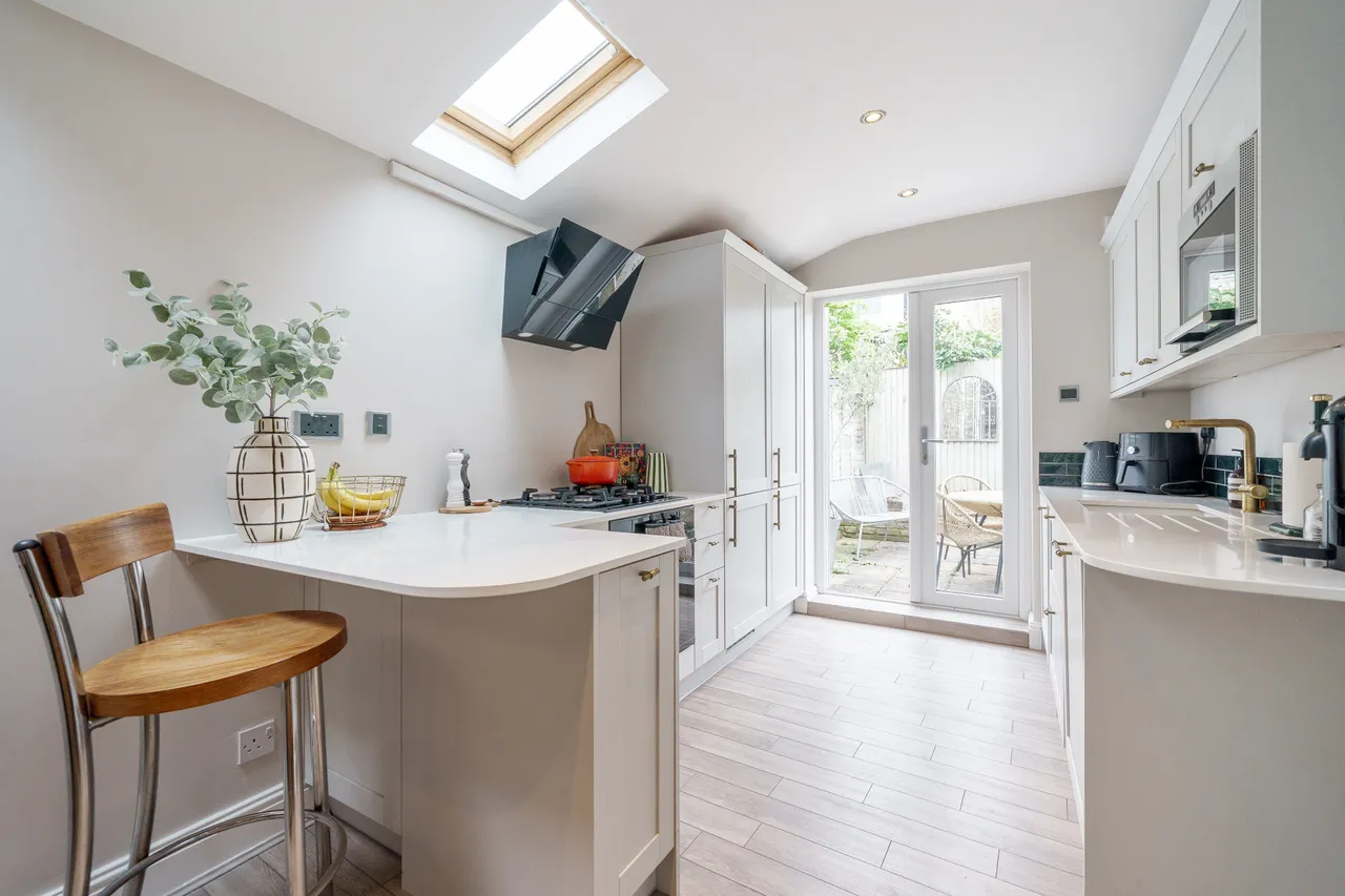Broughton Road, London, SW6, photo 2