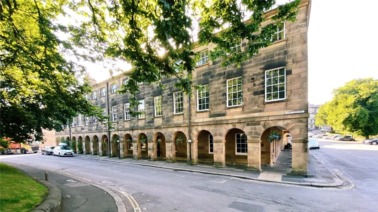3 bed flat for sale — The Square, Buxton, Derbyshire, SK17