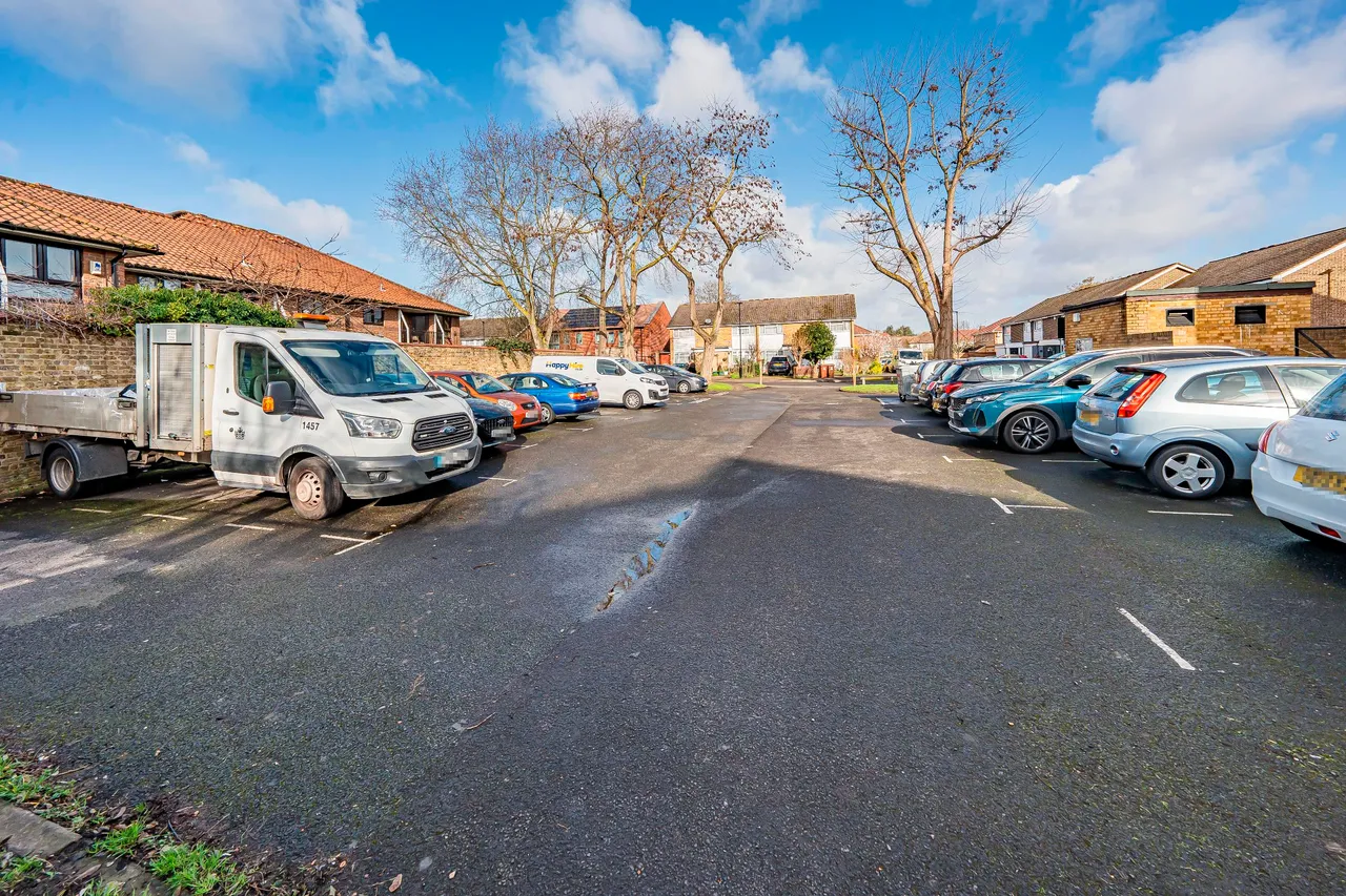 Becketts Close, Feltham, TW14, photo 8