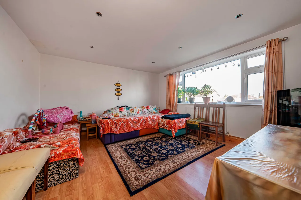Becketts Close, Feltham, TW14, photo 4