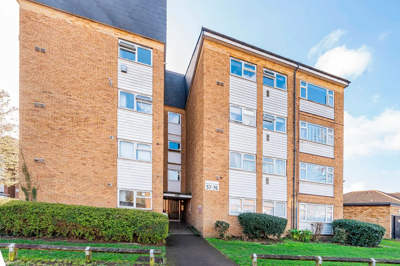 2 bed flat for sale — Becketts Close, Feltham, TW14