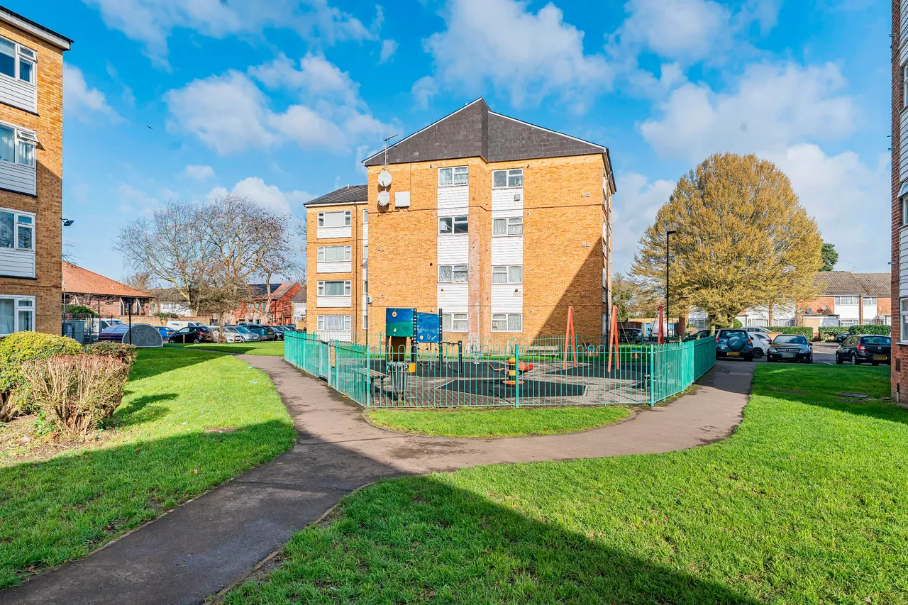 Becketts Close, Feltham, TW14, photo 9