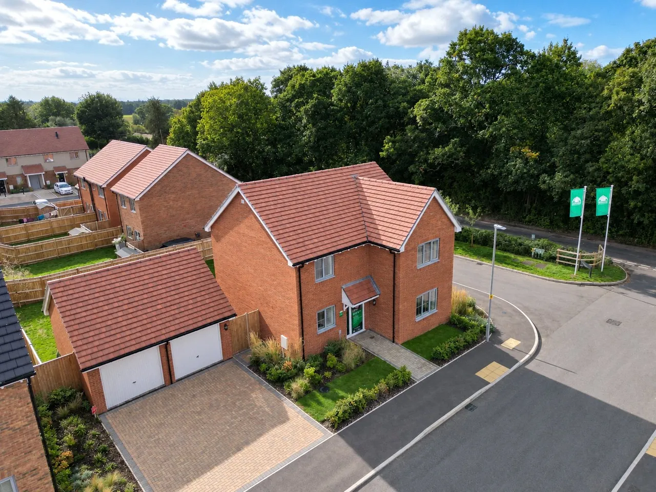 Oakwood Grove, Alderholt, SP6, photo 2