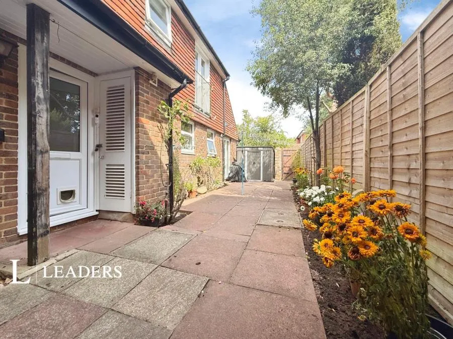 3 bed flat for sale, Springfield Gardens, Worthing, BN13