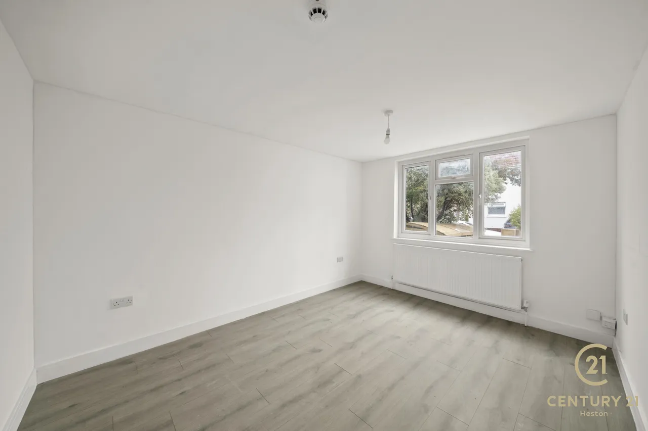1 bed property to rent, Panhard Place, Southall, UB1