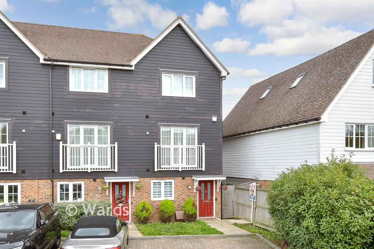 4 bed house for sale, Poynder Drive, Holborough Lakes, ME6